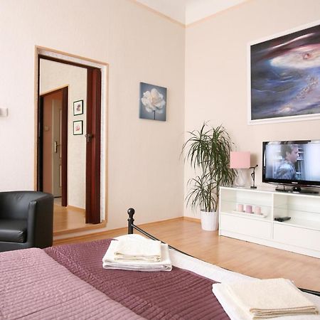 Apartment Karolina Prague Exterior photo